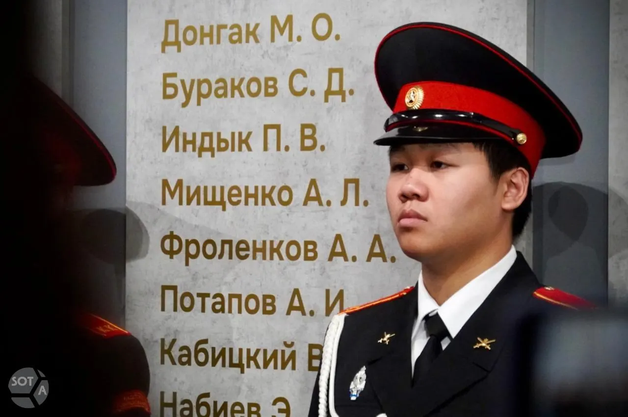 На Аллее Славы Московского филиала музея Победы увековечили память восьми участников СВО к годовщине присоединения Донецкой и Луганской народных республик к России.