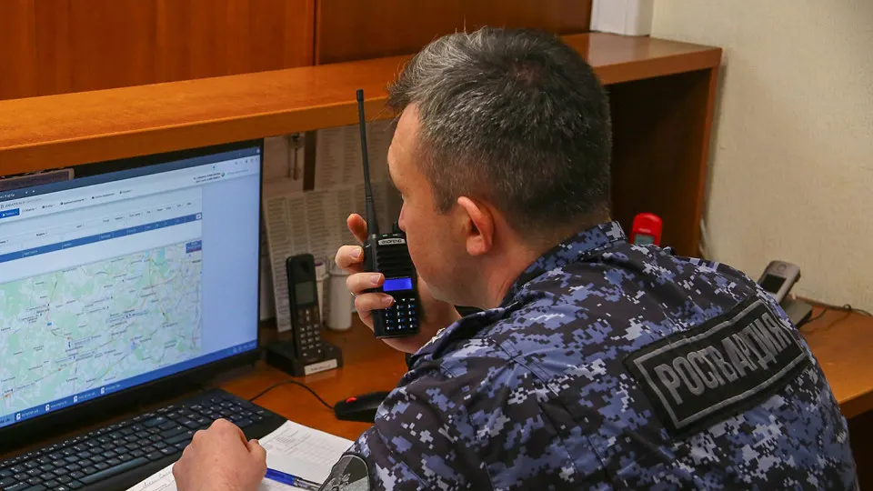 Дело касается поставок радиостанций и другой связи для силовых структур; слушания запланированы на 9 октября.
