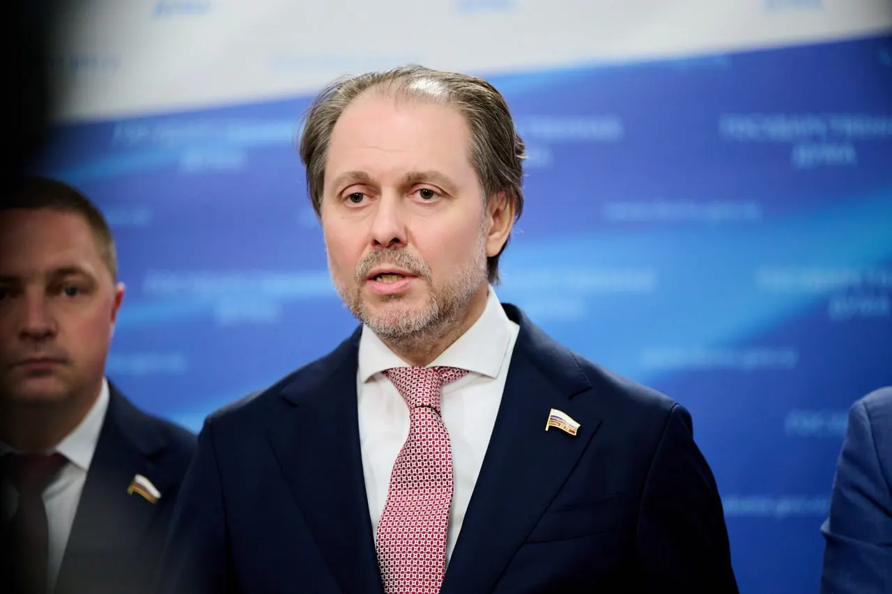 Назначение на должность руководителя профильного комитета Госдумы произошло без наличия у нового лидера медицинского образования; ранее занимал посты в Тюменской области.