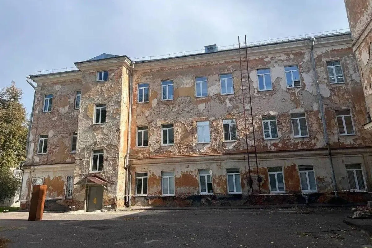 Суд обязал власти Курской области приступить к ремонту школы-интерната для детей с ограниченными возможностями в течение 12 месяцев после вступления решения в силу.