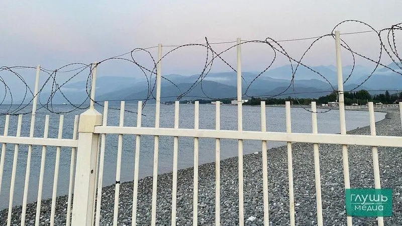 За прошлый год россияне совершили 92 миллиона поездок внутри страны, что на 2% больше, чем в 2024 году; на одного гражданина приходится примерно 0,63 поездки в год. В то же время выездной турпоток вырос на 9% и достиг 30 миллионов поездок, а лидерами путешествий стали Турция, Абхазия и Казахстан; Китай, Египет и Вьетнам набирают популярность.