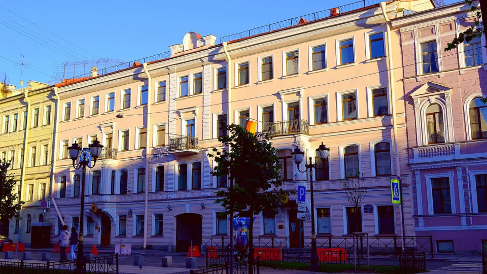Москва приняла ответные шаги против ФРГ: прекращение деятельности консульства в Санкт‑Петербурге, закрытие немецких культурных центров и усиление контроля за въездом.