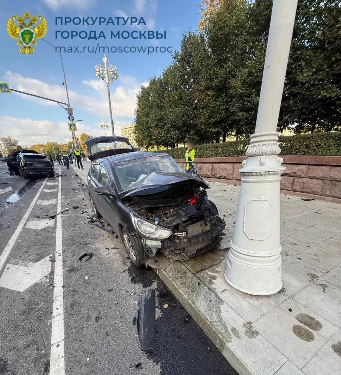 В результате ДТП на Пушкинской площади пострадала семья гражданина Дании: пострадавшие — его супруга и восьмилетняя дочь.