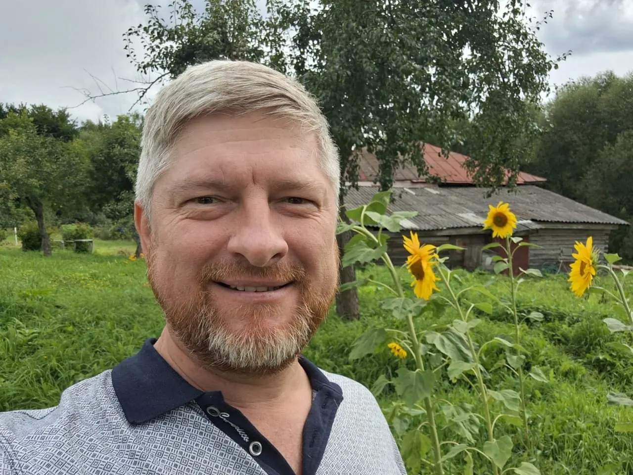 Региональное отделение партии отозвало блогера Дениса Хорошилова после обвинений в незаконной агитации и нарушениях этических норм; избирком подтвердил отзыв кандидатуры.
