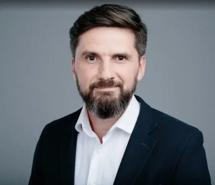 Кандидаты столкнулись с задержками и непредвиденными препятствиями при передаче документов в территориальные комиссии в Санкт-Петербурге и Тульской области.