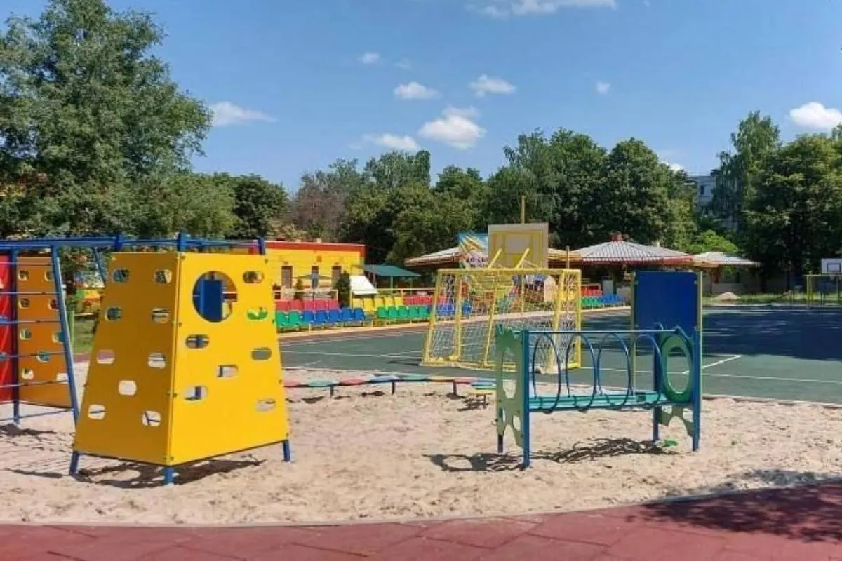 В Курской области обсуждают возможность возвращения детей на прогулки в детсадах при сохраняющейся авиационной угрозе; власти поручили подготовить предложения.