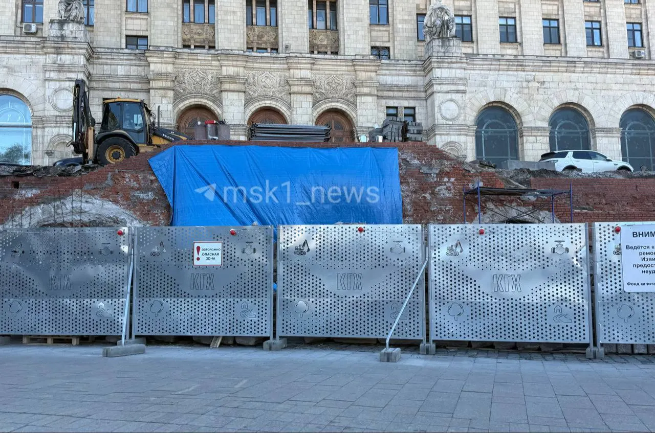 После взрыва на Кудринской площади начались восстановительные работы: обновление фасада и инженерных коммуникаций, демонтаж части конструкции у ресторана Balzi Rossi.