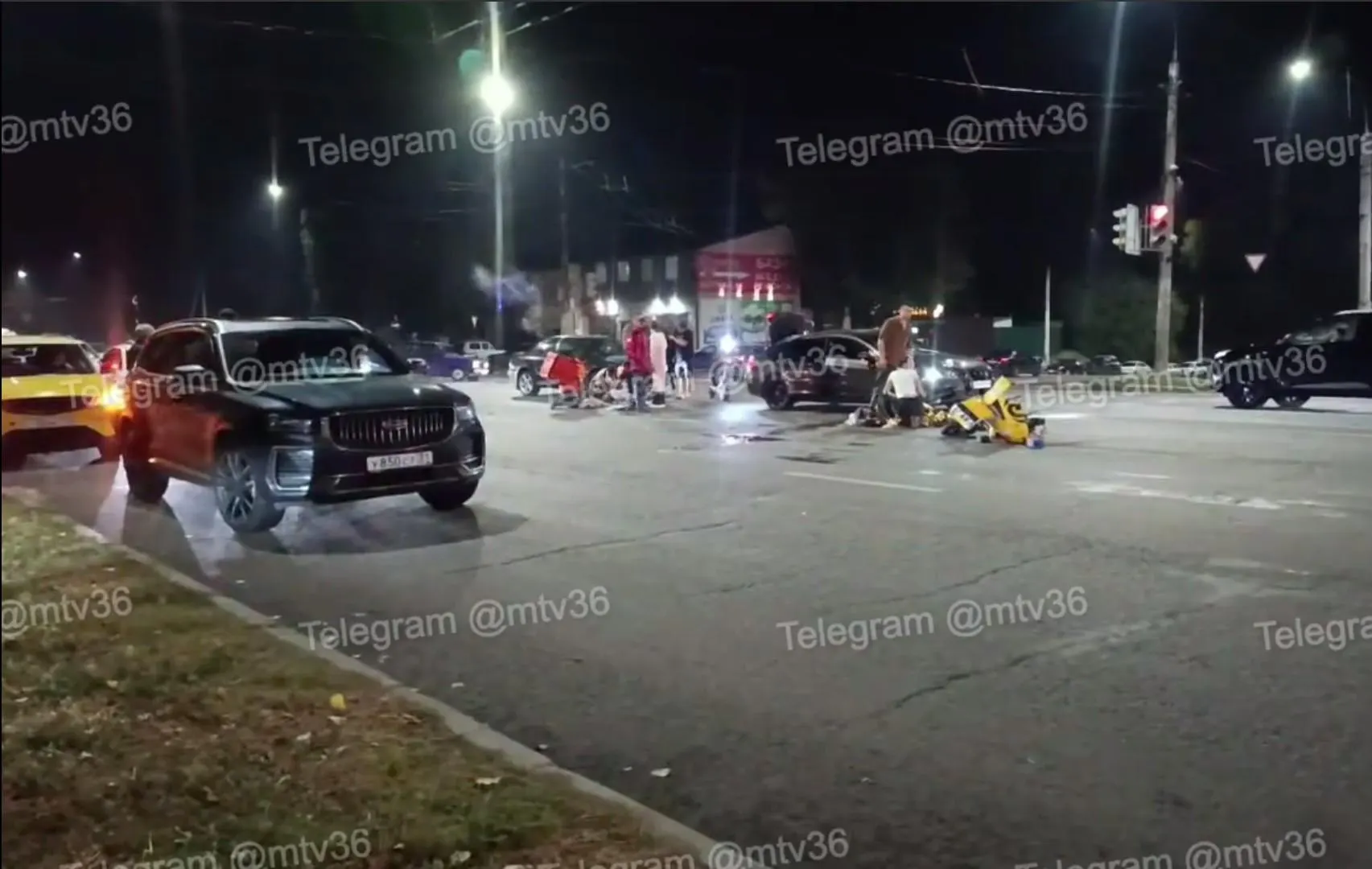 У одного пострадавшего диагностированы тяжёлые травмы. Расследование продолжается.