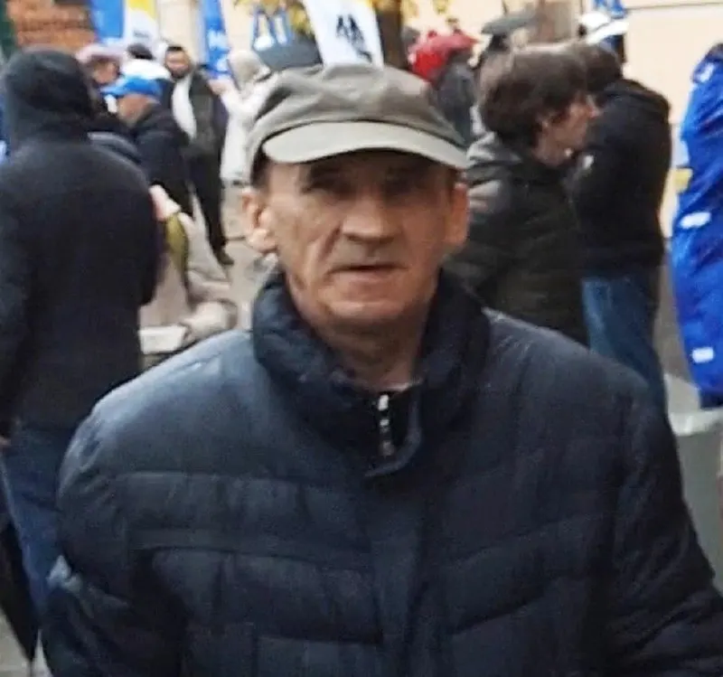 Правозащитники сообщают о переводе политика Сергея Евстигнеева в СИЗО, ухудшении здоровья и просьбах о медицинском обследовании и инвалидности; дело связано с пожертвованиями на поддержку проекта.