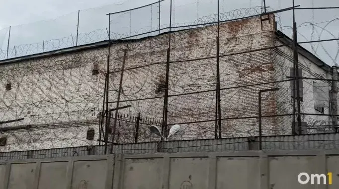Следственные органы завершили расследование дела против омича, обвиняемого в покушении на изнасилование и убийство девушки. Дело направлено в суд; подозреваемый находится под стражей.