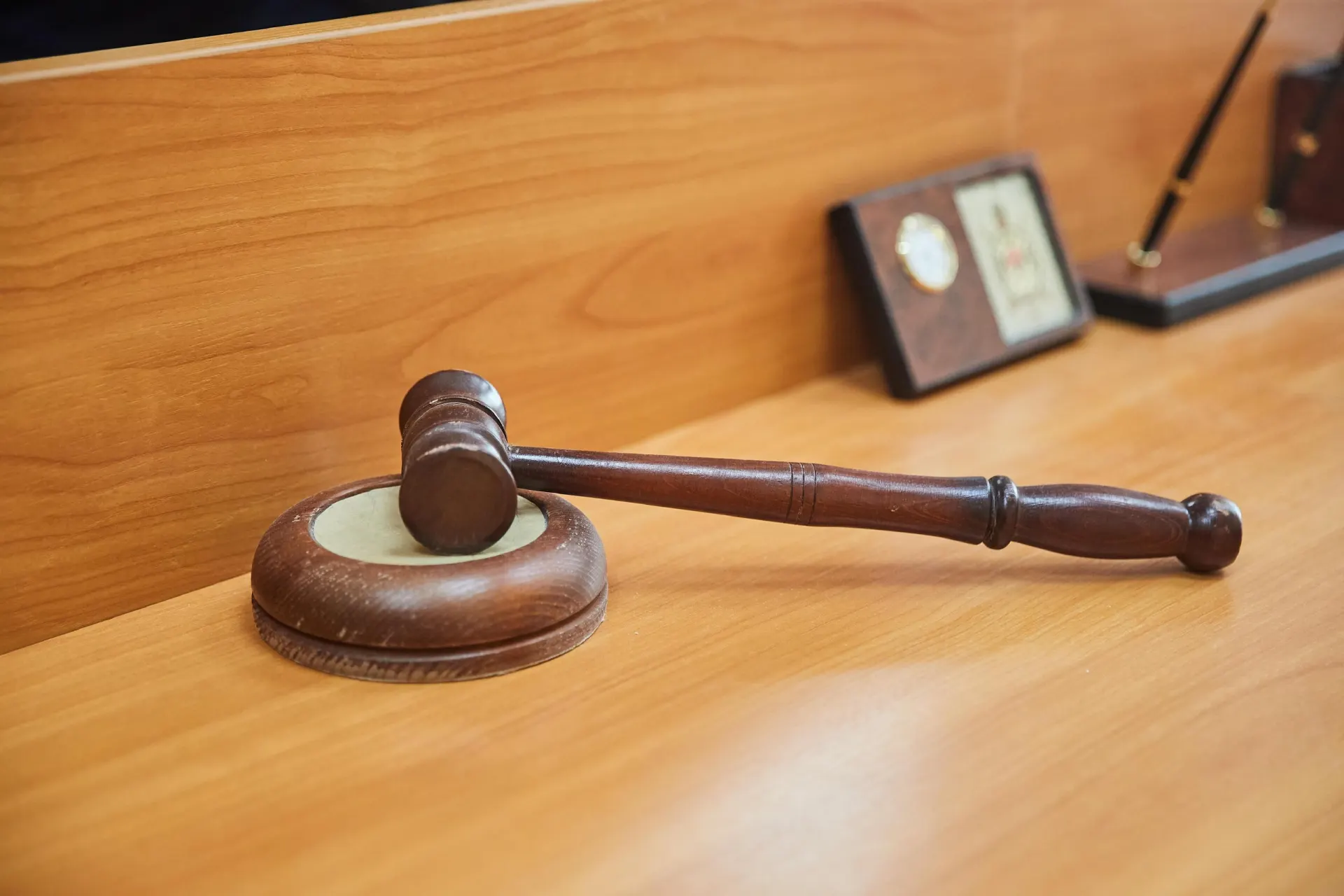 Совладелец компании, занимающейся обслуживанием электросетей в воронежских садоводческих товариществах, признан банкротом; руководство фирмы утверждает, что подобной процедуры удалось избежать.