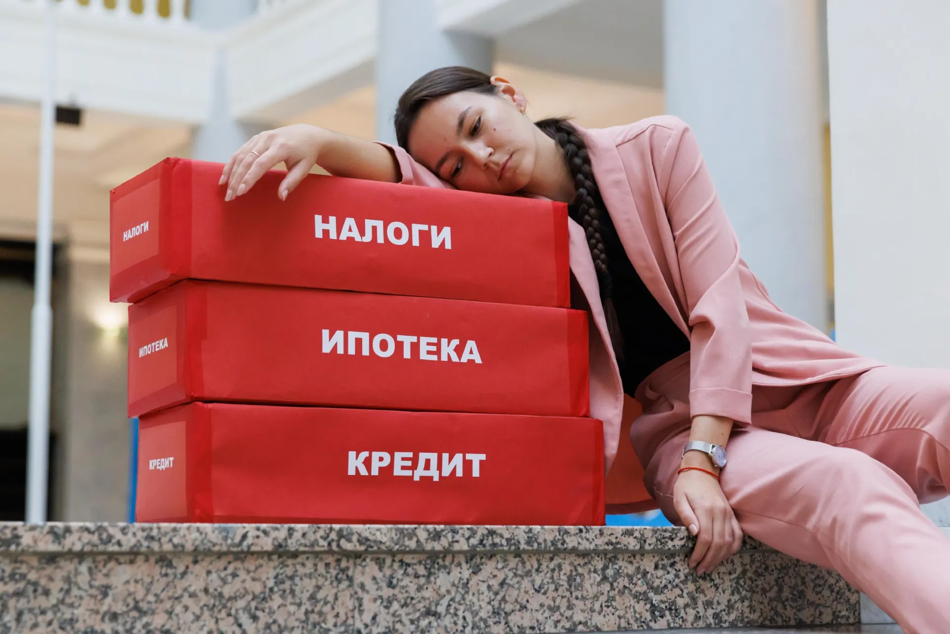 В бюджете на три года Минфин обозначил направления налоговых изменений и указал категории плательщиков, которые могут попасть под нововведения.