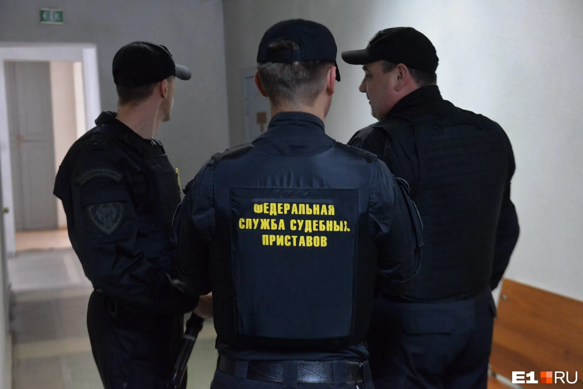 Предпринимательнице арестовали счета и машину по мелкому долгу; списания происходили дважды.