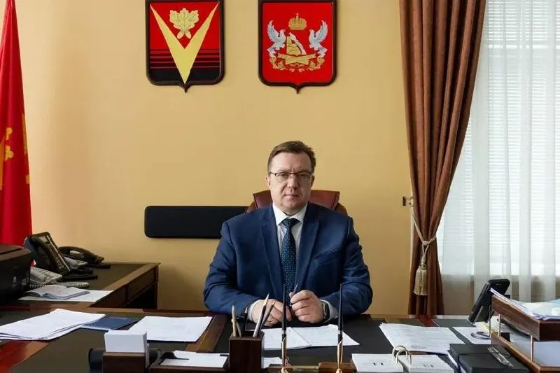 Избран новый руководитель округа; должность главы администрации упразднена.