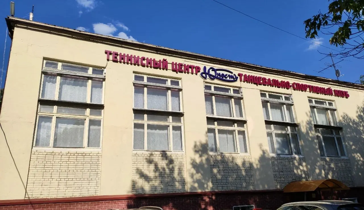 На месте стадиона на улице Зорге построят школу на 1000 мест; ранее там планировали жилой комплекс.