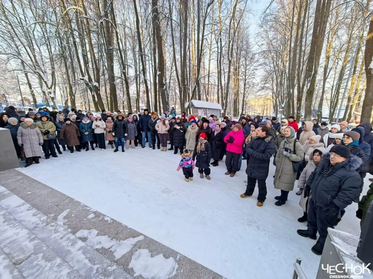 Губернатор пообещал подать в суд журналистке после публикаций о закрытии единственного роддома в городе, на фоне протестов местных жителей и обсуждений финансирования.