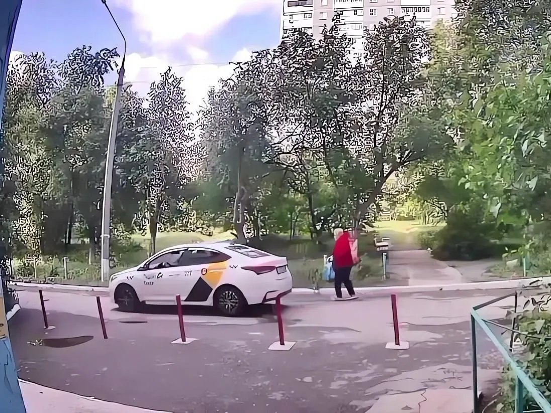 Пожилая женщина рассказала, что водители часто отказываются возить её.