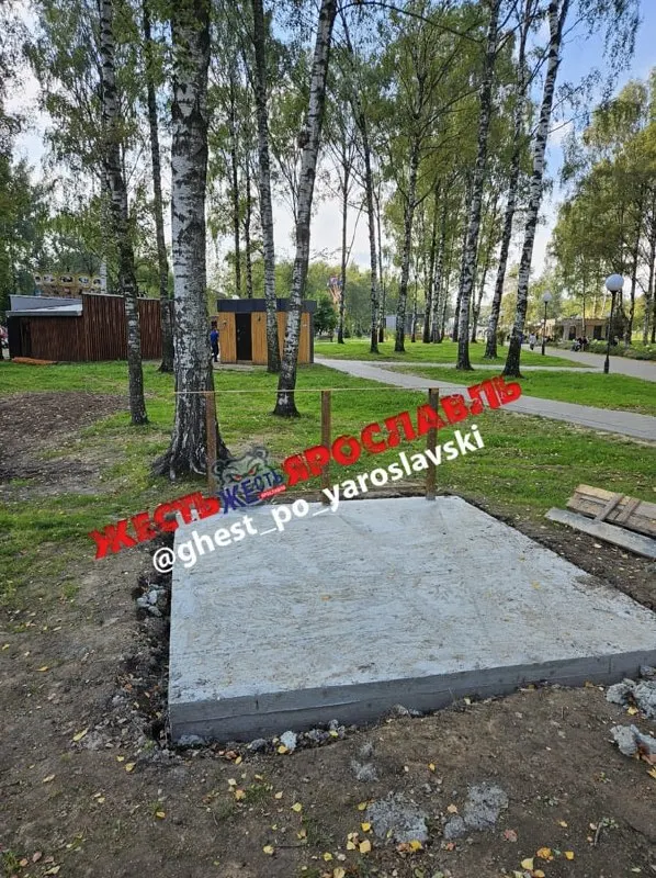 Очевидцы сообщили, что солнце ослепило ребёнка, и она получила травму, ударившись о металлическую перекладину в парке.