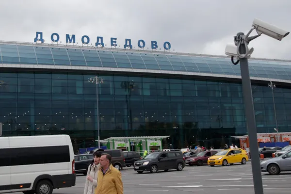 Мосгорсуд отменил продление срока содержания под стражей экс-главы Росавиации Нерадько; дело о хищениях в Домодедово продолжается, задержан его бывший заместитель.