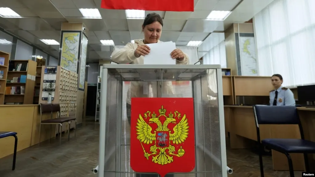 18 сентября стартовало голосование по выборам в Государственную думу; параллельно проходят региональные выборы, в отдельных субъектах досрочно стартовало участие глав регионов. Зафиксированы сообщения об активности, подвозе избирателей и политической полемике.