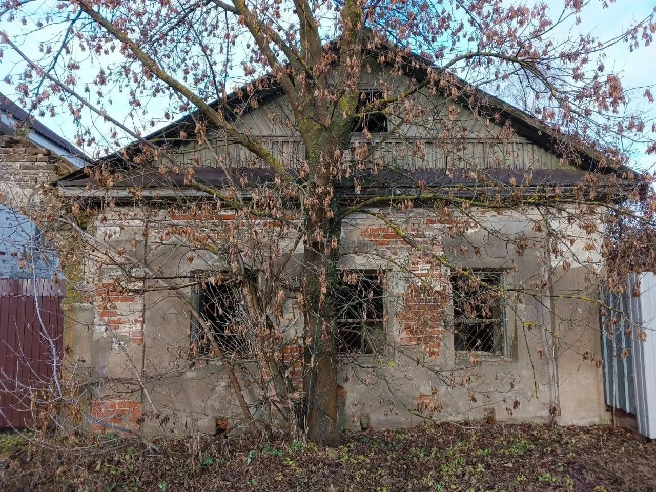 Дом площадью 47,3 кв. м на улице Кирова, 23 в Поречье-Рыбном (Ярославская область) продаётся на аукцион. Оценочная стоимость — 20,4 тысяч рублей; подать заявку можно до 18 сентября 2026 года.
