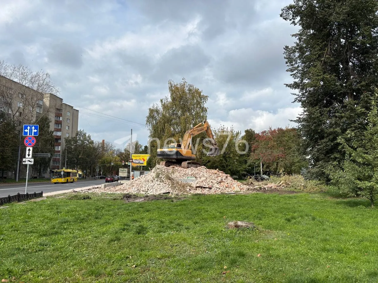 Здание, ранее бывшее особняком, долгое время было заброшено; 28 сентября его снесли. На месте планируется строительство семиэтажного делового центра с подземной парковкой.