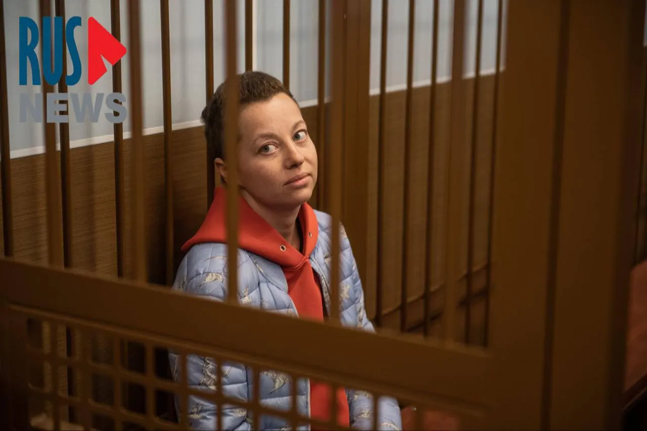 Режиссёр и поэт Евгения Беркович рассказала о втором за месяц наказании в штрафном изоляторе костромской колонии — 15 суток за попытку пронести три конфеты и неполное представление.