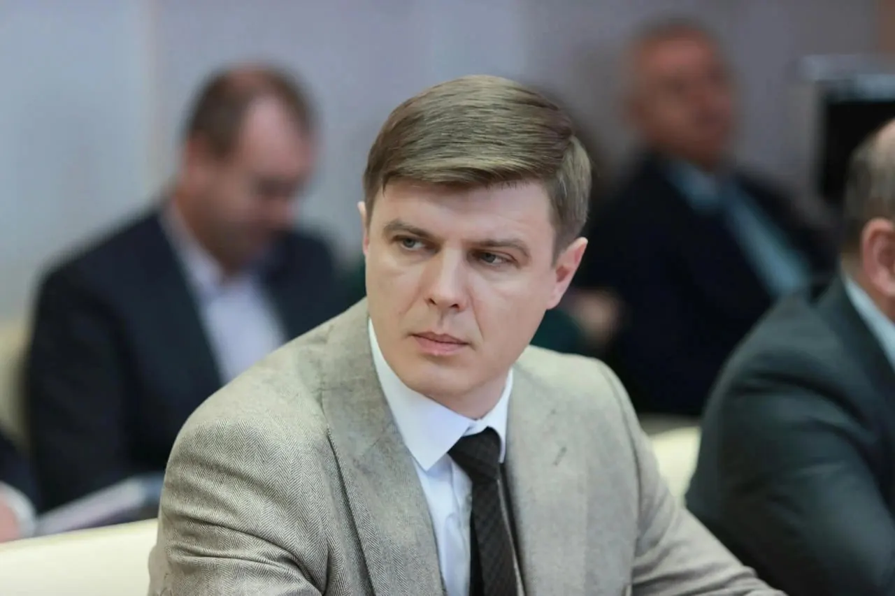 Бывший глава Минцифры региона приговорён к 10 годам и 2 месяцам колонии строгого режима, штрафу и запрету занимать должности на восемь лет.