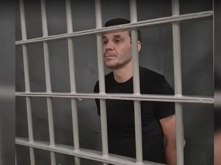 48-летний гражданин России со шведским паспортом осуждён к 14 годам колонии строгого режима за госизмену; на деле шла речь о переводах денег в пользу военнослужащих ВС Украины.