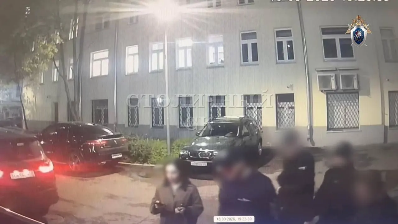 Женщина заплатила 30 тысяч рублей за якобы задержание силами спецподразделения, чтобы прекратить вечеринки мужа с его другом; позже она и соучастники задержаны, им грозит обвинение в незаконном лишении свободы.