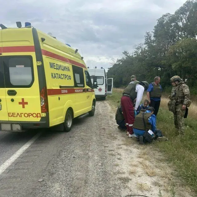 Во время атаки беспилотника на автомобиль ранен водитель в Белгородской области.