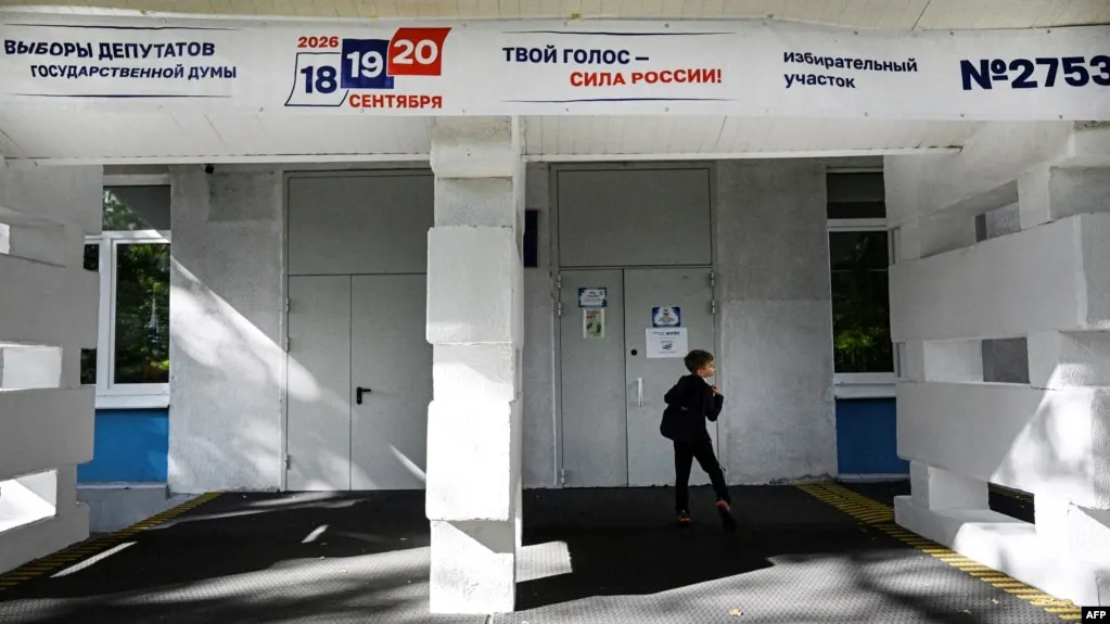 Ключевая партия сохраняет лидерство на фоне дебатов о прозрачности выборов; обсуждаются мандаты и жалобы наблюдателей.