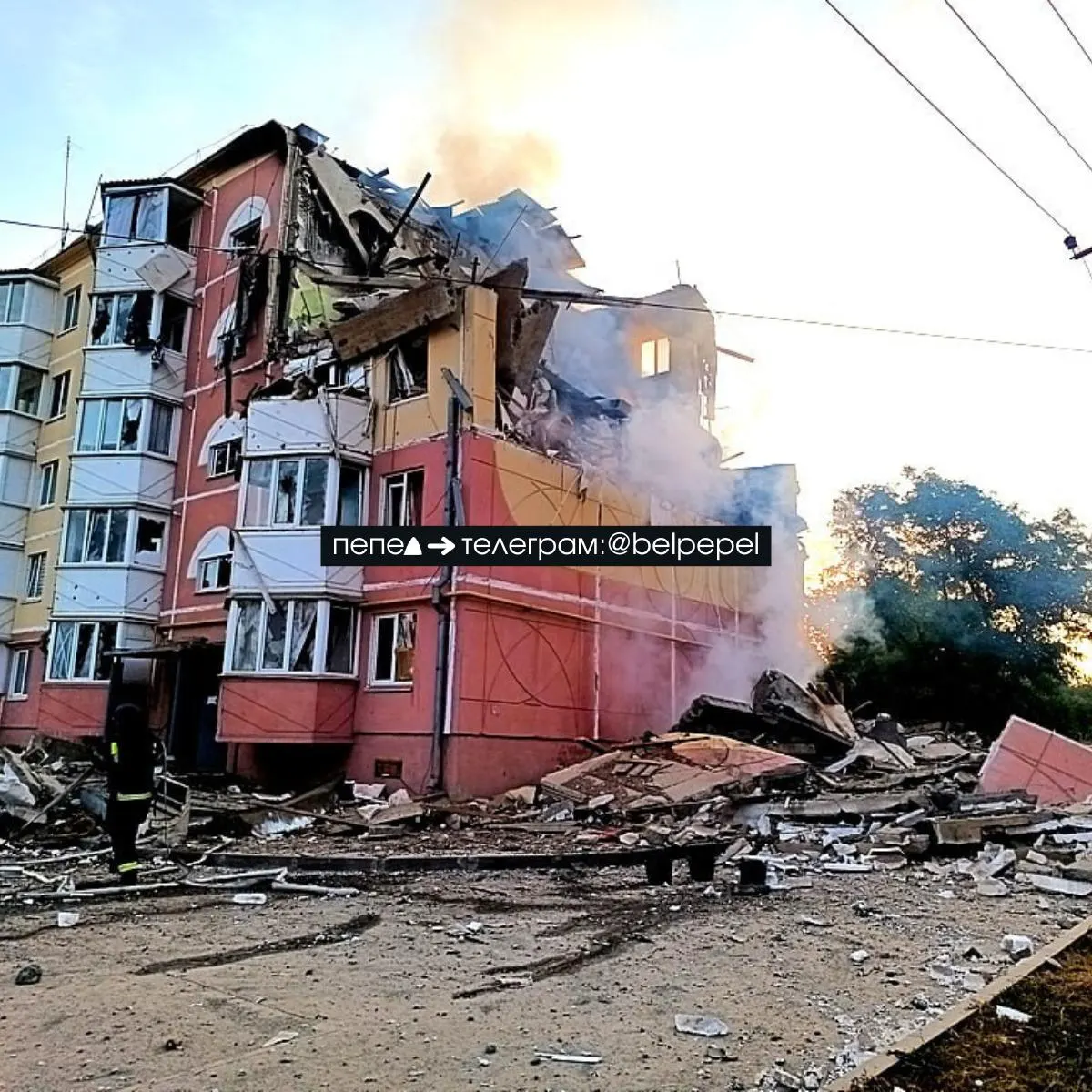 После удара беспилотника в Белгородской области повреждён дом в посёлке Октябрьский. Подробности и последствия инцидента — далее.