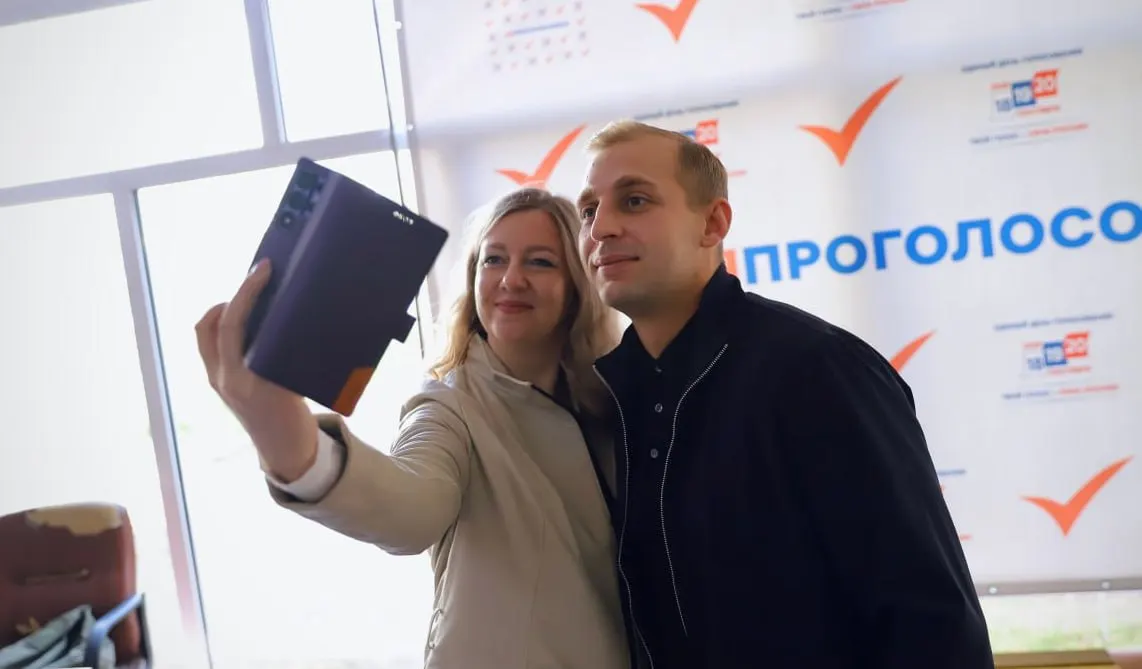 Известный блогер Александр Зарубин, известный как Саша Стоун, избран депутатом Московской областной думы от Единой России. Ранее он прославился контентом о спорте и здоровом образе жизни, а также участием в телешоу; о нём также говорили в связи с романом с блогером Валей Карнавал.