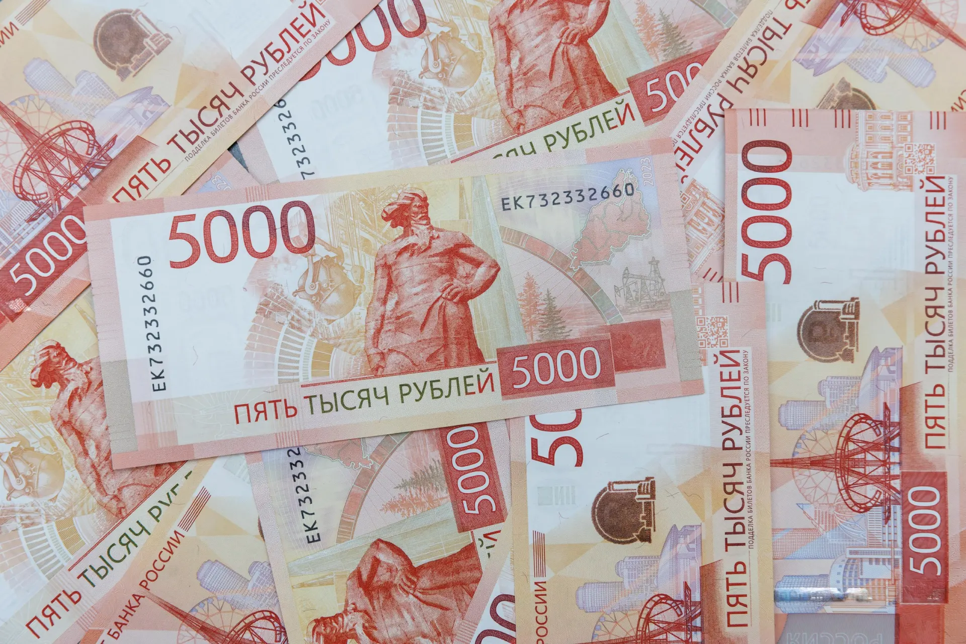 Женщина потратила на лечение более 400 тысяч рублей; клиника вернула ей свыше миллиона после блокировки счетов.