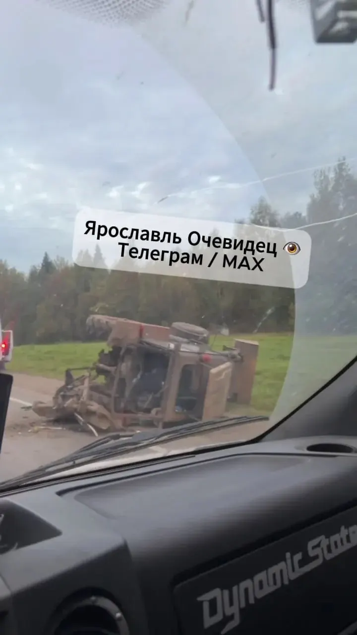 На трассе М-8 в Переславском округе столкнулись три транспортных средства: грузовик МАН, легковая Opel и трактор. Тракторист, 55-летний мужчина, с травмами доставлен в больницу.