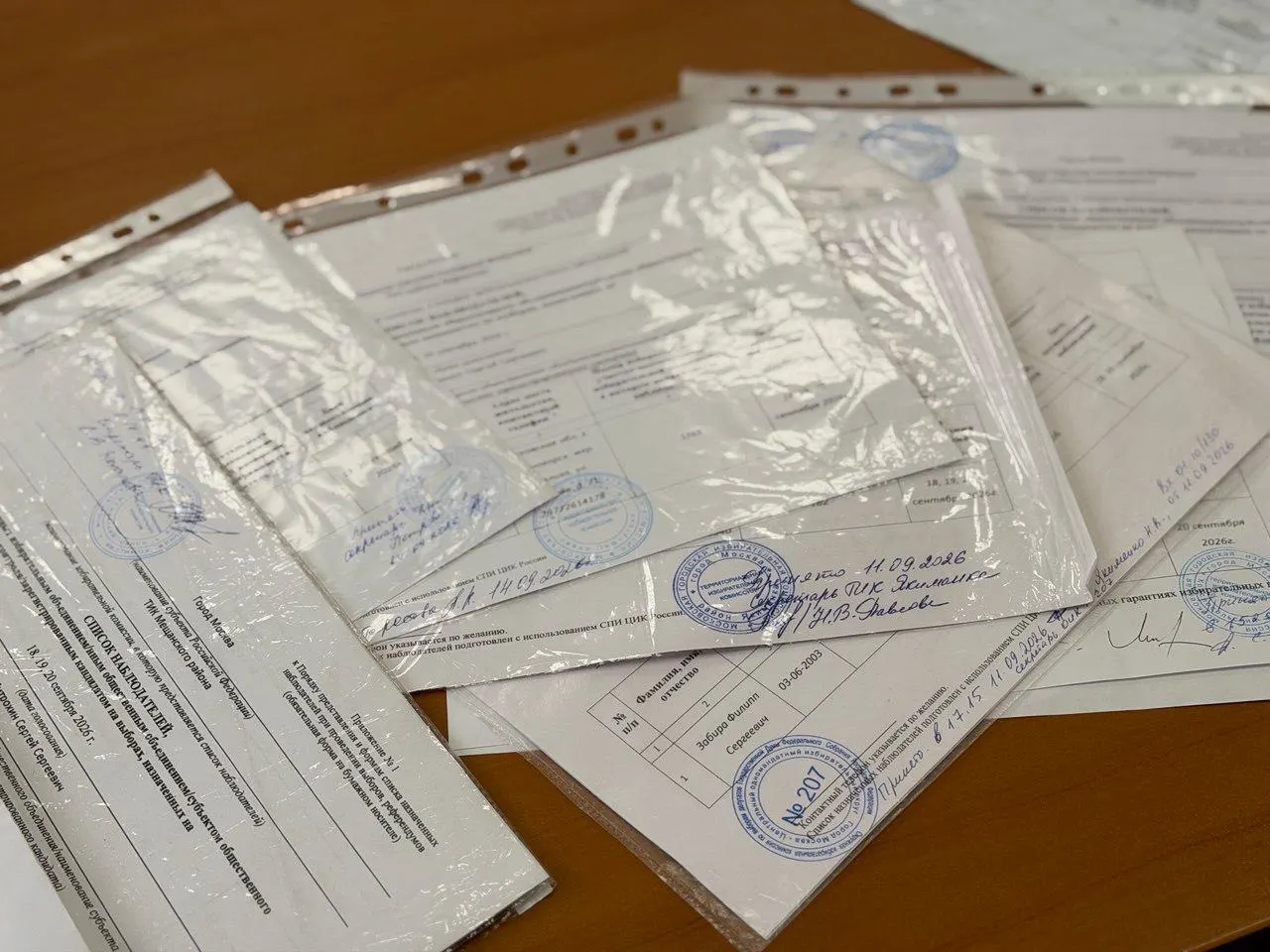 Центральный округ столицы отказался допускать около ста наблюдателей от Яблока, заявив об ошибках в списках и настояв на повторной подаче документов, что оказалось невозможным после истечения срока подачи.