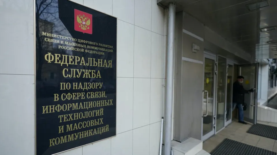 Пользователи сообщают о недоступности сервиса в 27 регионах, включая Москву и Санкт-Петербург; причина — проблемы на стороне сервиса, OpenAI не поддерживает доступ из РФ.