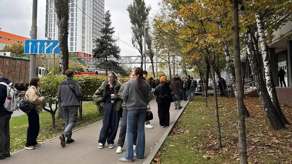 В столице прошла серия эвакуаций в нескольких вузах и общежитиях из-за сообщений об угрозе безопасности; проводятся проверки и уточняются причины.