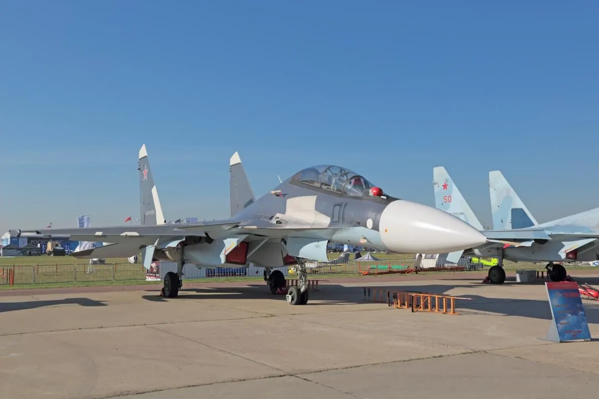 Украинские силы нанесли удары по аэродрому Сеща в Брянской области и нескольким военным объектам на временно оккупированной территории и в России; масштабы ущерба уточняются.