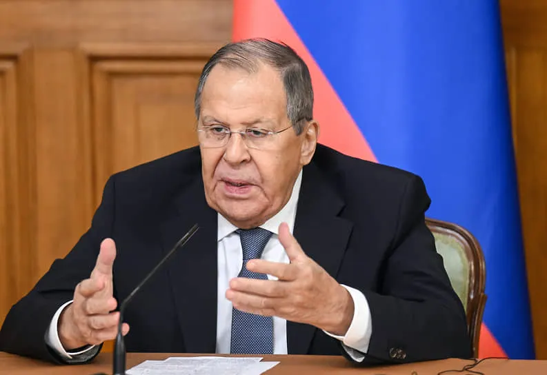 Министр иностранных дел заявил, что информационная война вокруг операции в Украине будет продолжаться и обостряться.