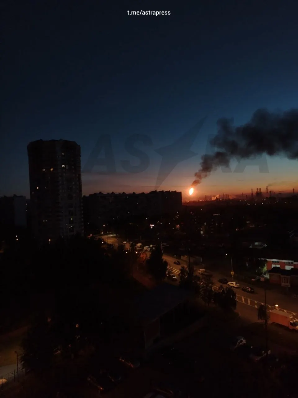 В НПЗ в Капотне возник пожар после атак по нефтеперерабатывающему комплексу. Есть погибшие и пострадавшие, предприятие обеспечивает значительную часть топлива для Москвы и региона.