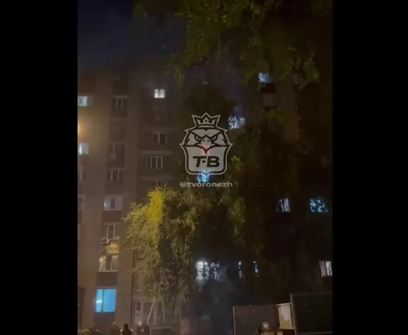 Пожар в общежитии на улице Хользунова во Воронеже потушен; пострадали женщина и девушка, 17 жильцов эвакуированы.