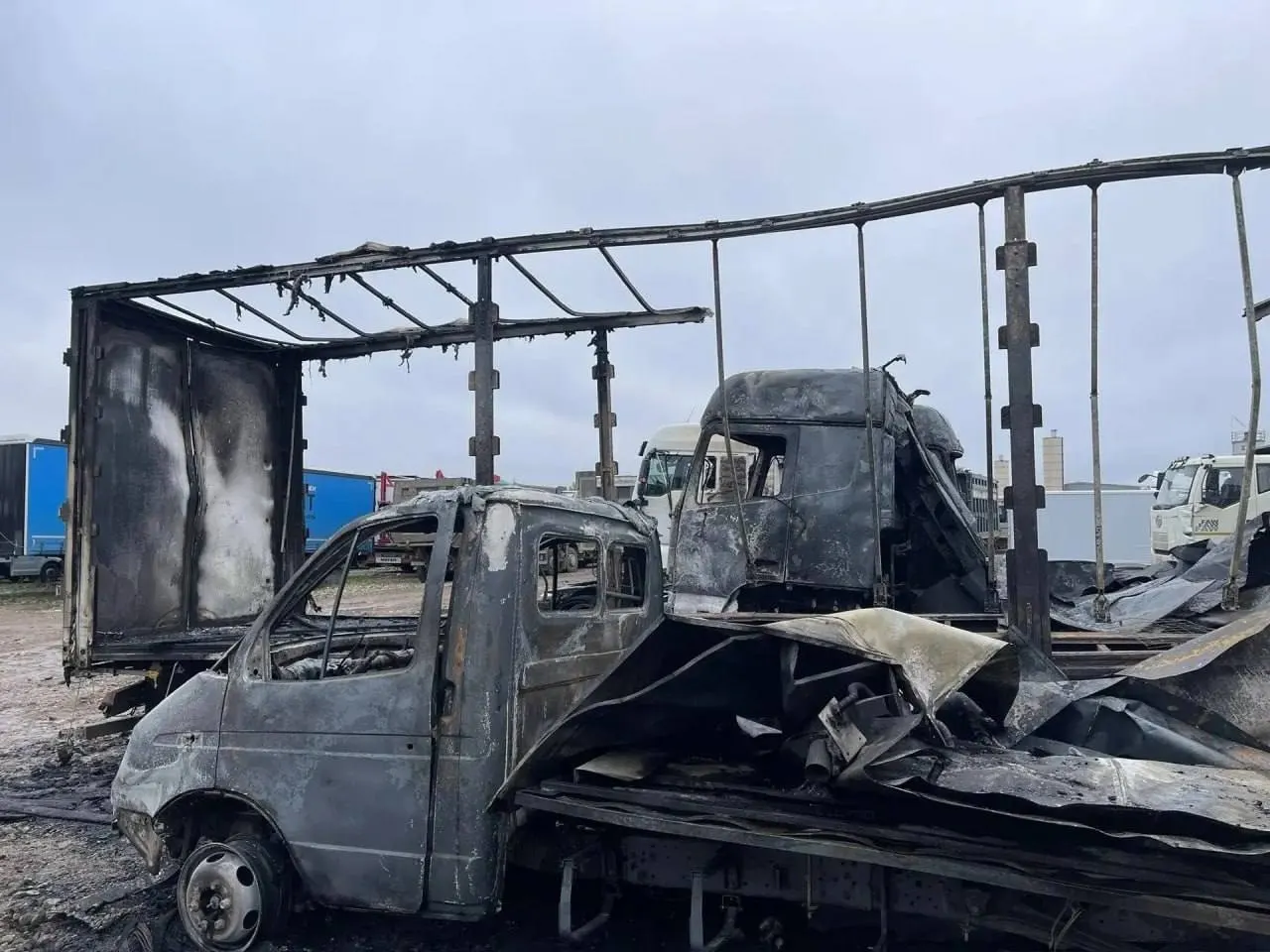 В Дурыкино, Солнечногорский район, Московская область, обломки БПЛА упали на парковку; пострадавших нет, повреждены 19 автомобилей.