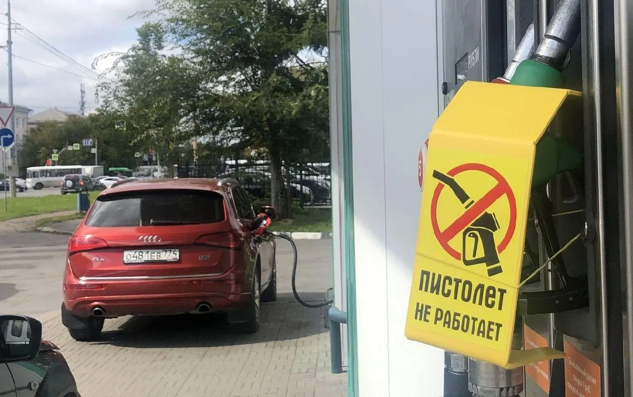 Пояснение к массовым поломкам двигателей после заправки: октановое число топлива оказалось 83,5; выплаты компенсаций не достались всем водителям.