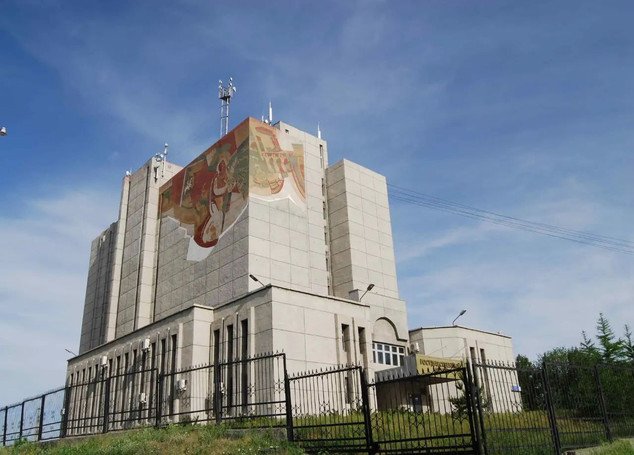 Архивы России всё чаще закрывают несекретные дела репрессированных; правительство устанавливает новые правила доступа, и исследователи сталкиваются с препятствиями.