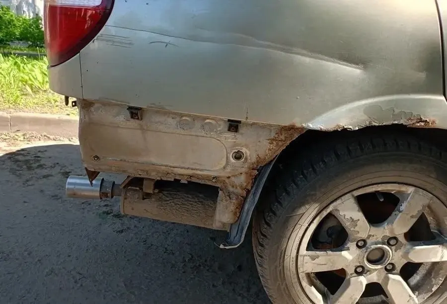 В Рыбинске продолжаются работы по уборке дворов и улиц от автохлама: с начала года вывезено 13 машин, проверяют состояние транспорта по восьми критериям.