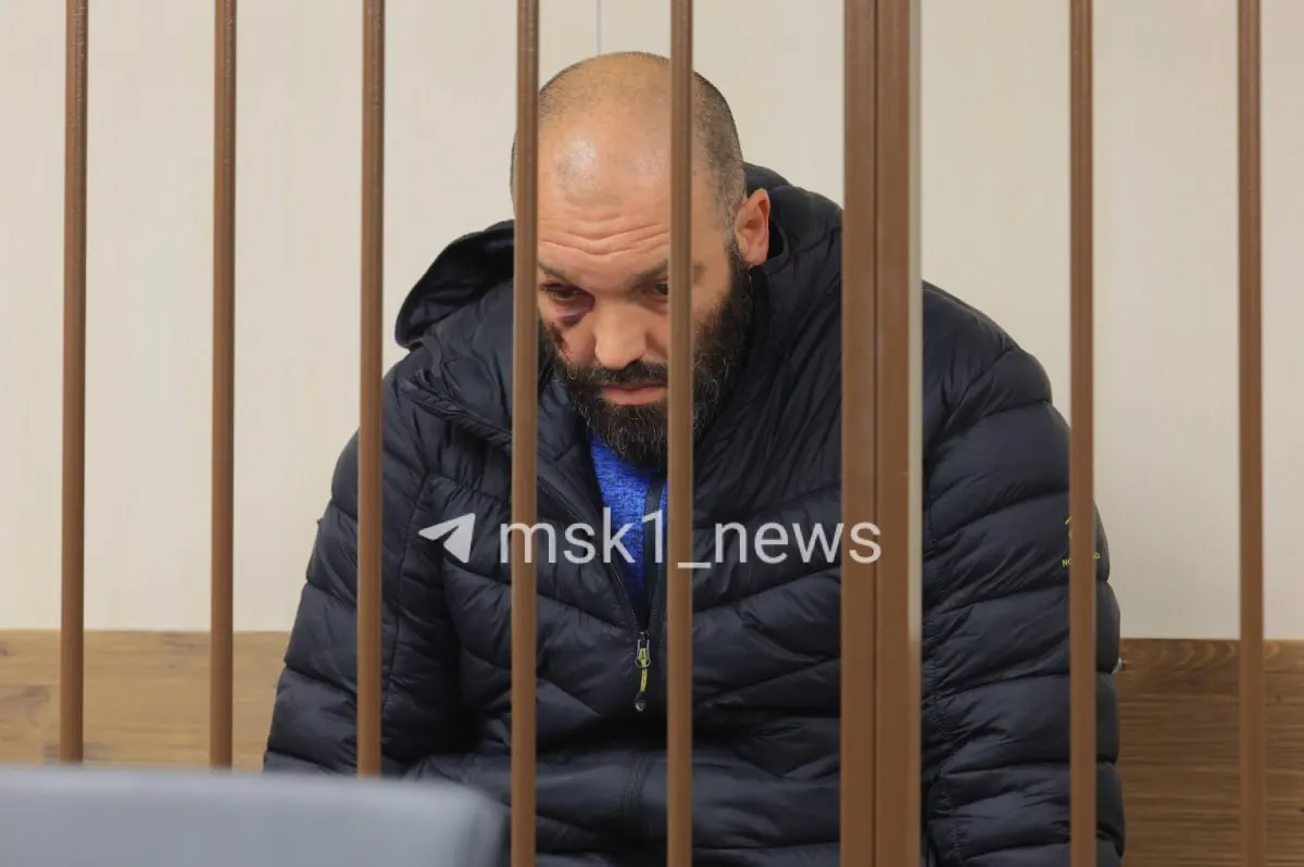 Подозреваемый в убийстве 53-летней предпринимательницы Елены Ц. и её 19-летней дочери доставлен в Кузьминский суд; следственные действия продолжаются.