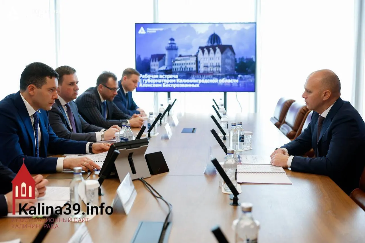 Глава региона доложил о росте промышленного производства за восемь месяцев, но в регионе сохраняются транспортные и инфраструктурные сложности.