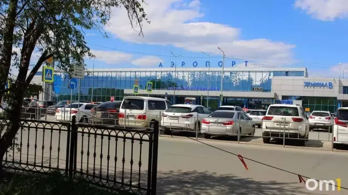 Утром 12 октября в омском аэропорту изменилось расписание двух рейсов: Москва и Минеральные Воды задержаны, пассажиров просят следить за обновлениями на табло.